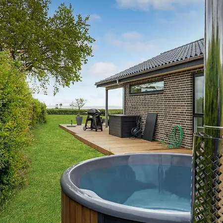 4 Bedroom Cozy In Rudkobing Сasa de vacaciones *