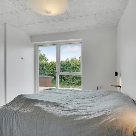 4 Bedroom Cozy In Rudkobing *