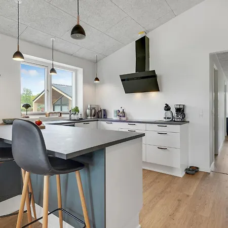 4 Bedroom Cozy In Rudkobing * Spodsbjerg