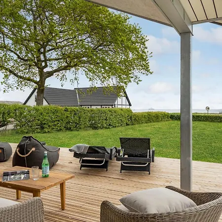 4 Bedroom Cozy In Rudkobing Сasa de vacaciones *